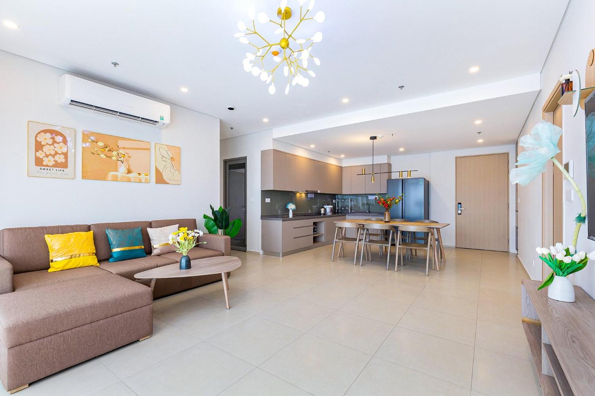 The Song -helen Apartment
